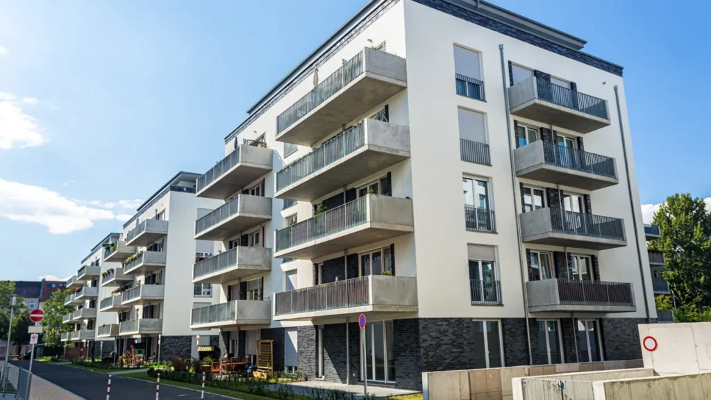 Top 5 Luxury Apartments in Noida 2025 rau4nrej779dv8vvk4sh